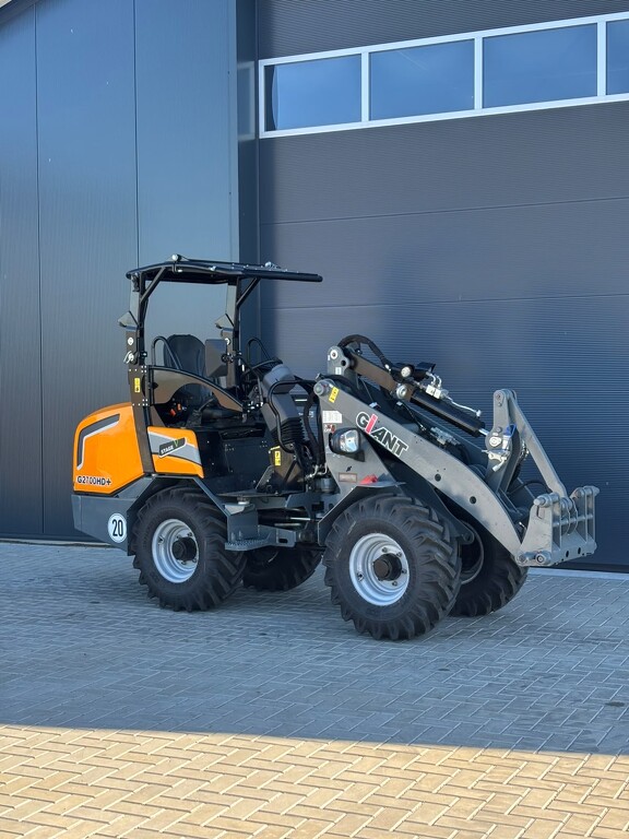 Giant G2700